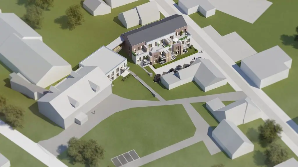 Draufsicht eines Mehrfamilienhauses mit Balkonen, umgeben von Grünflächen und weiteren Gebäuden.