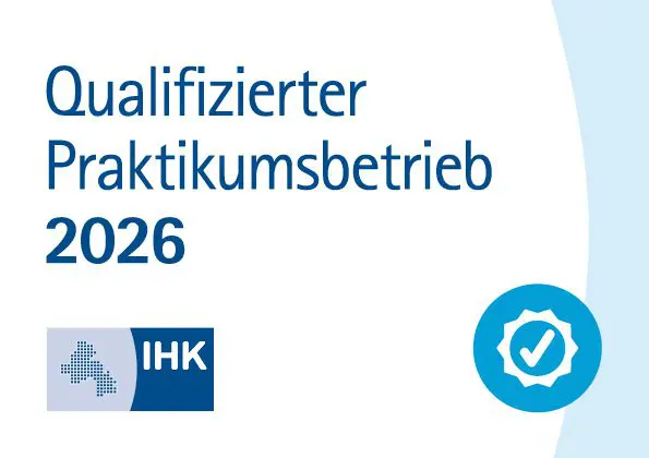 Offizielles IHK Siegel Qualifizierter Praktikumsbetrieb 2026 mit blauem Haken Icon